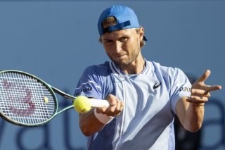 Leandro Riedi (ici à Gstaad en 2024) a passé le 1er tour des qualifications de Wimbledon KEYSTONE/PETER SCHNEIDER